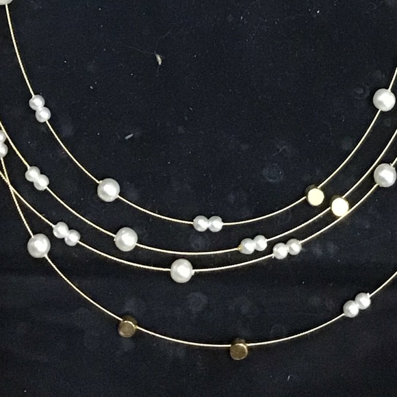 Stunning Multi-Layer Pearl and Gold Necklace in black Felt Envelope Case - Picture 2 of 3